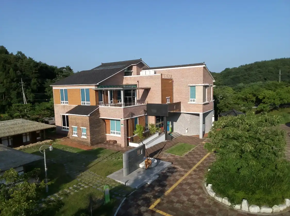 Hotels near Lee Joo Hong Child Literary Museum