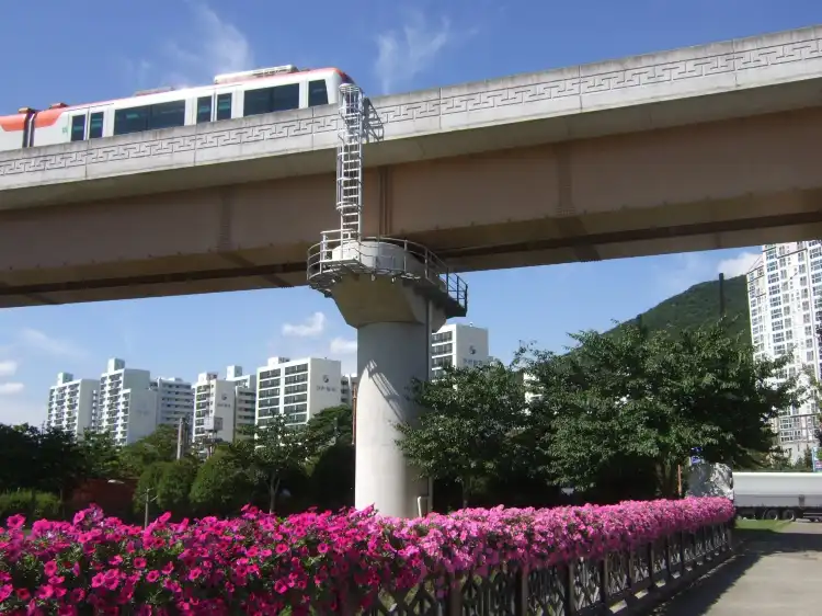 Hotels near Yeonji Park