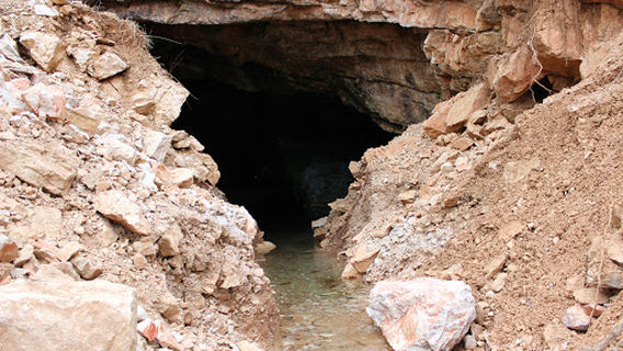 cave "Bashovishki seals"