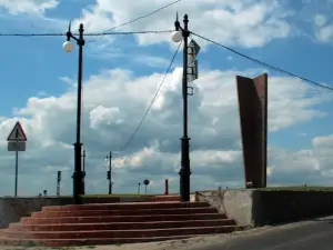 Стелла строителям Горьковской ГЭС
