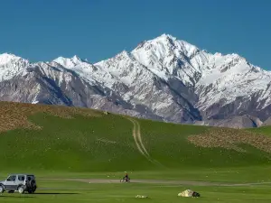 Qaqlasht meadows
