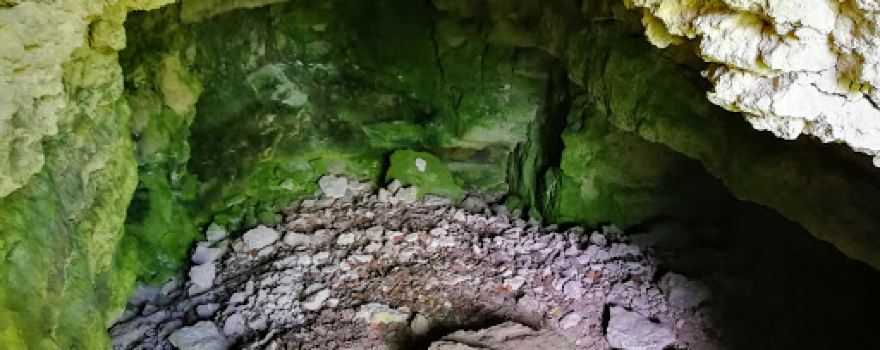 Stone quarry and caves of the urochishche Kamennoye