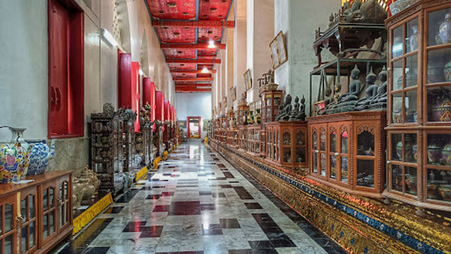 Wat Phra Non Chak Si Worawihan