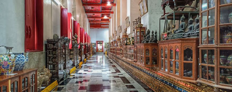 Wat Phra Non Chak Si Worawihan