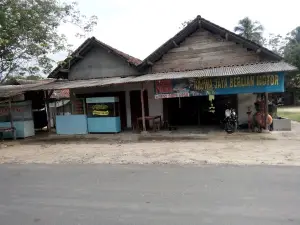 Simpang Empat KebonAgung