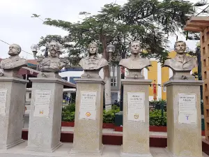 Plaza de Armas Santa Cruz de Flores