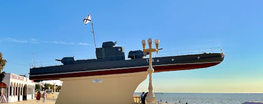 Monument to the sailors of the Azov flotilla