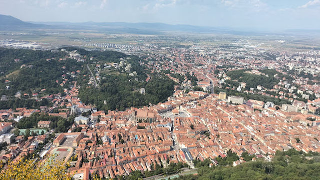 The promenade under Tâmpa