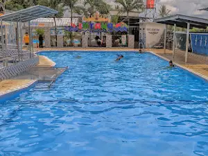 Kolam Renang Intana