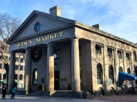 Фанеил Холл Маркетплас