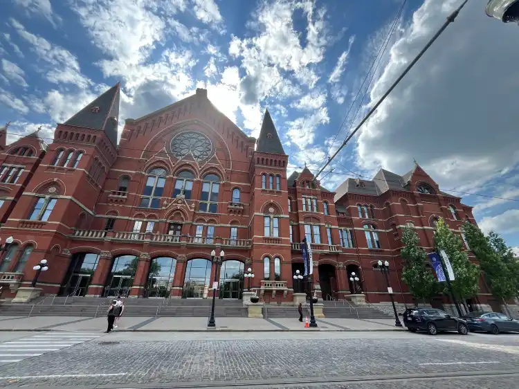 Hotels near Cincinnati Music Hall