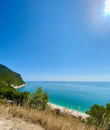 Spiaggia dei Sassi Neri