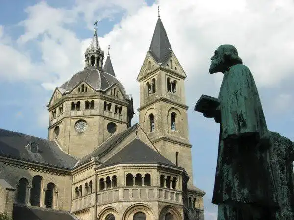 Hotels near Pierre Cuypers Statue