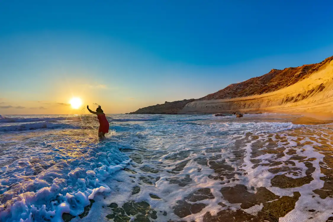 Hotels near Ghar Qawqla Bay