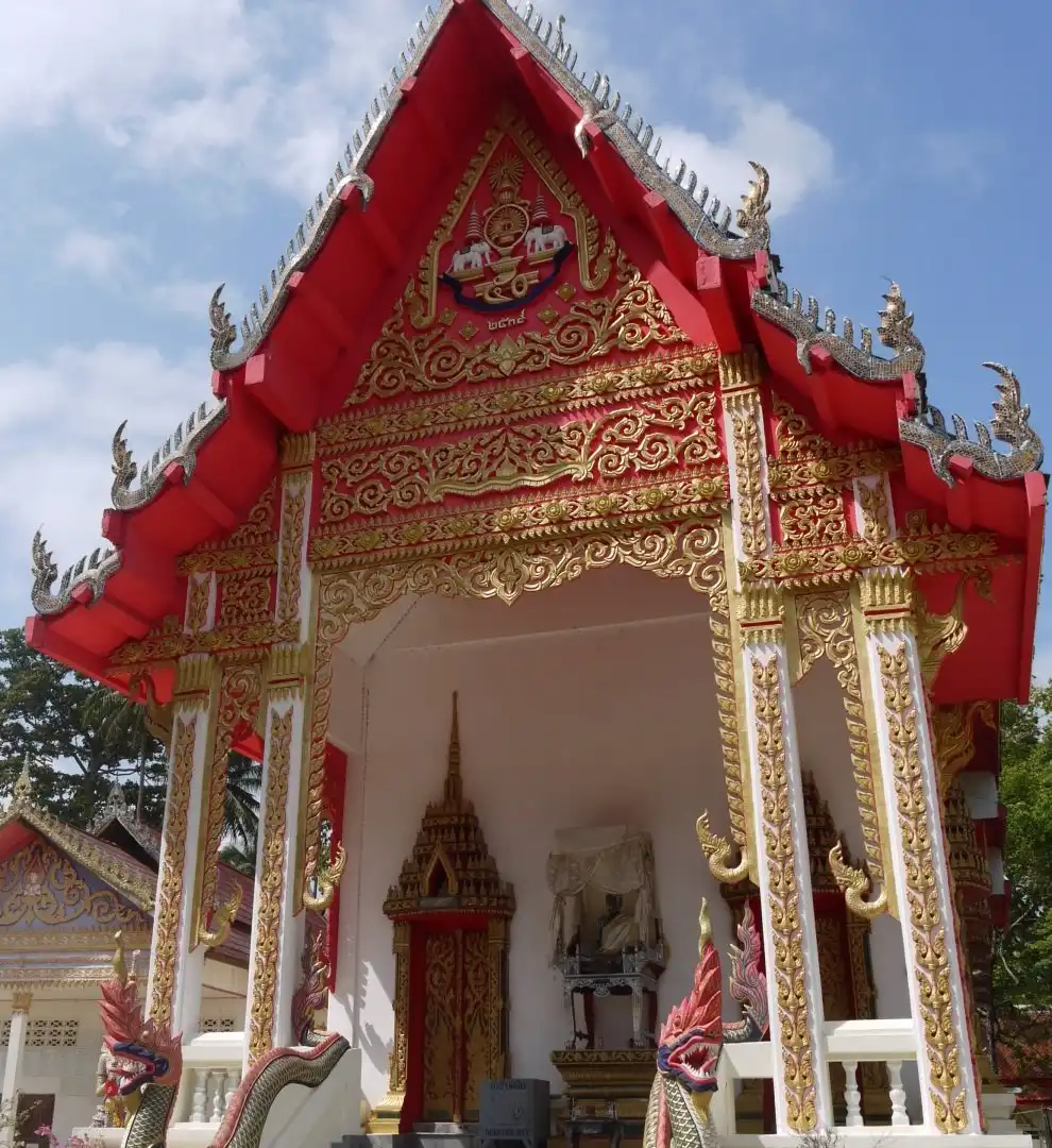 Hotels near Wat Samret