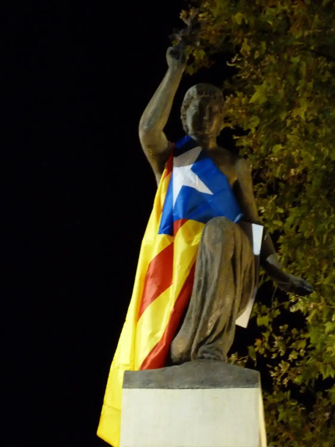 Monumento a Narciso Monturiol附近的飯店