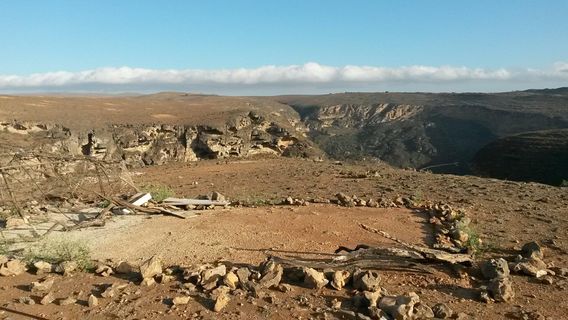 Teeq Cave and Tawi Ateer Sinkhole