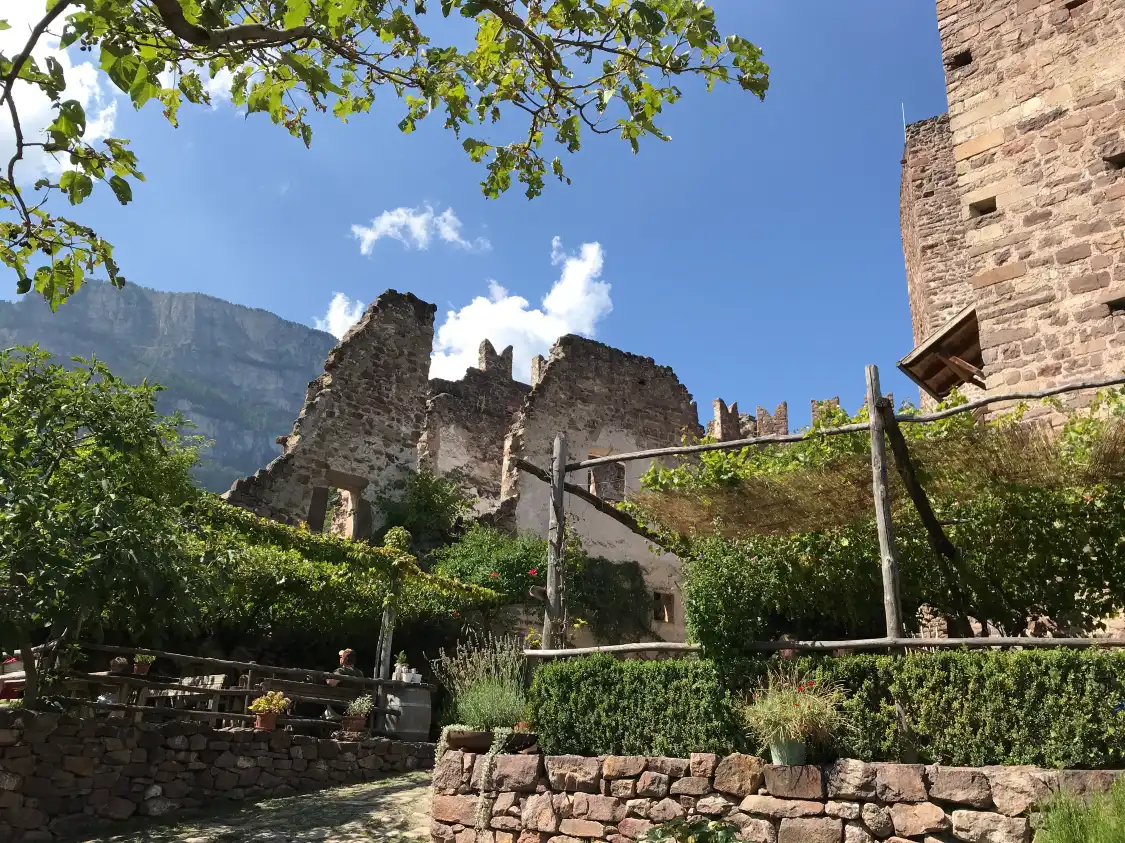 Hotels near Castel d'Appiano - Hocheppan