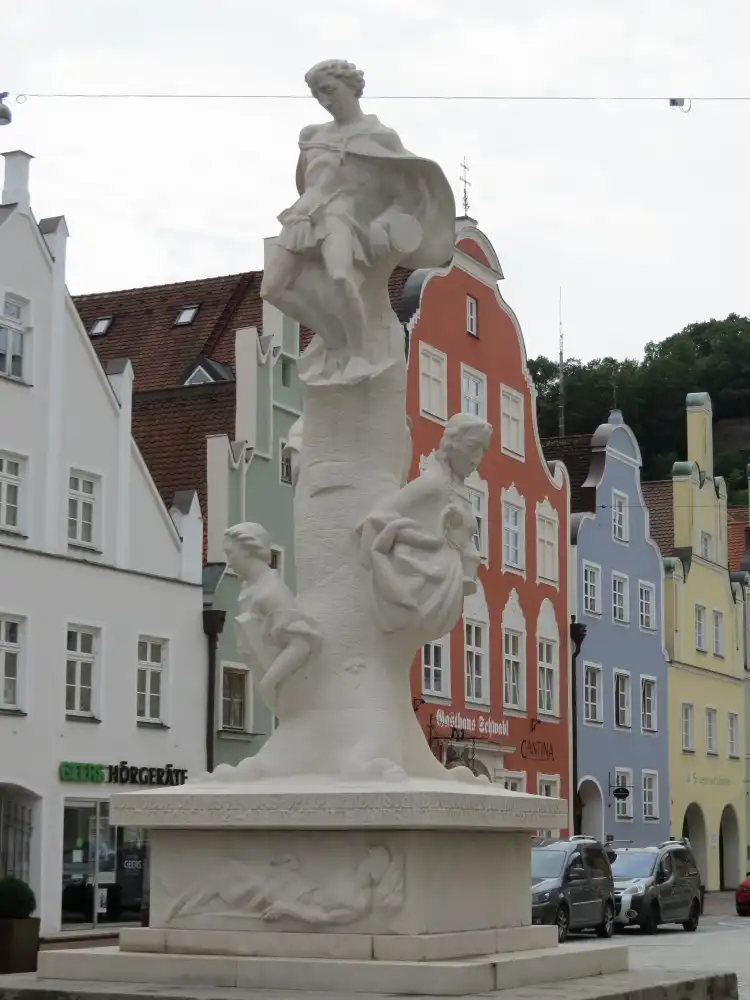 Hotels near Kriegerdenkmal