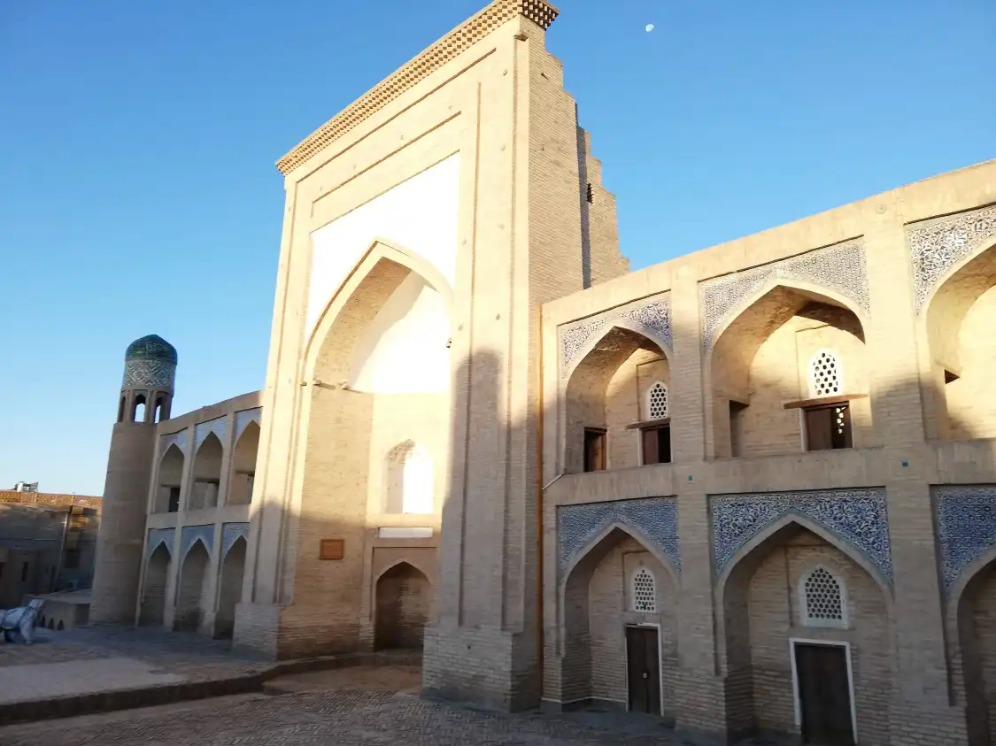 Hotels near Qutlugh Murad Inaq Madrasah