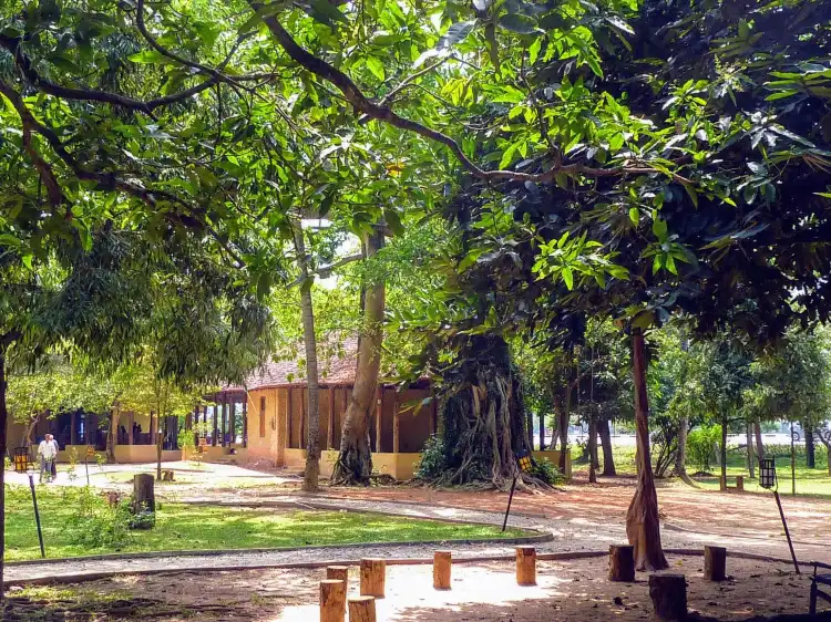 Hotels near Ape Gama
