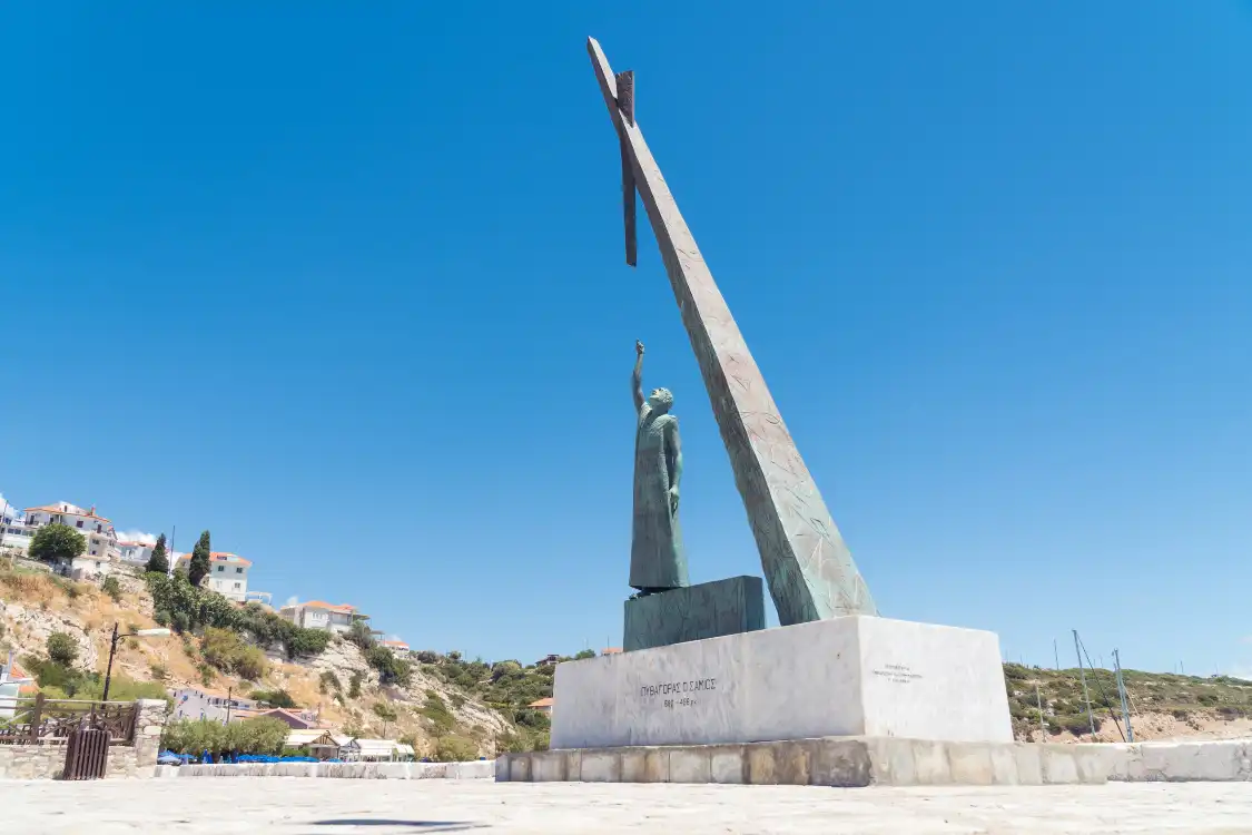Hotels in der Nähe von Pythagoras-Denkmal