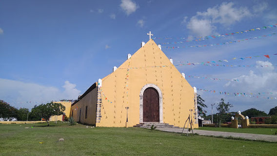 Iglesia San Antonio De Padua / Santa Teresa de Ucí