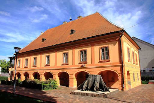 Compare 5 airports near Velika Gorica
