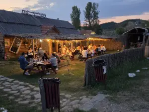 Camping ,Cazare , Restaurant Muddy land