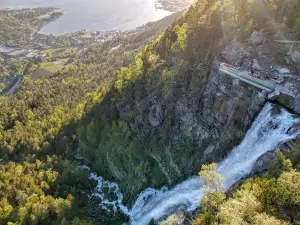 Fosseteateret Holvikfossen