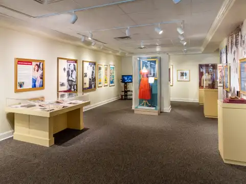 鄰近艾娃·加德納博物館的酒店