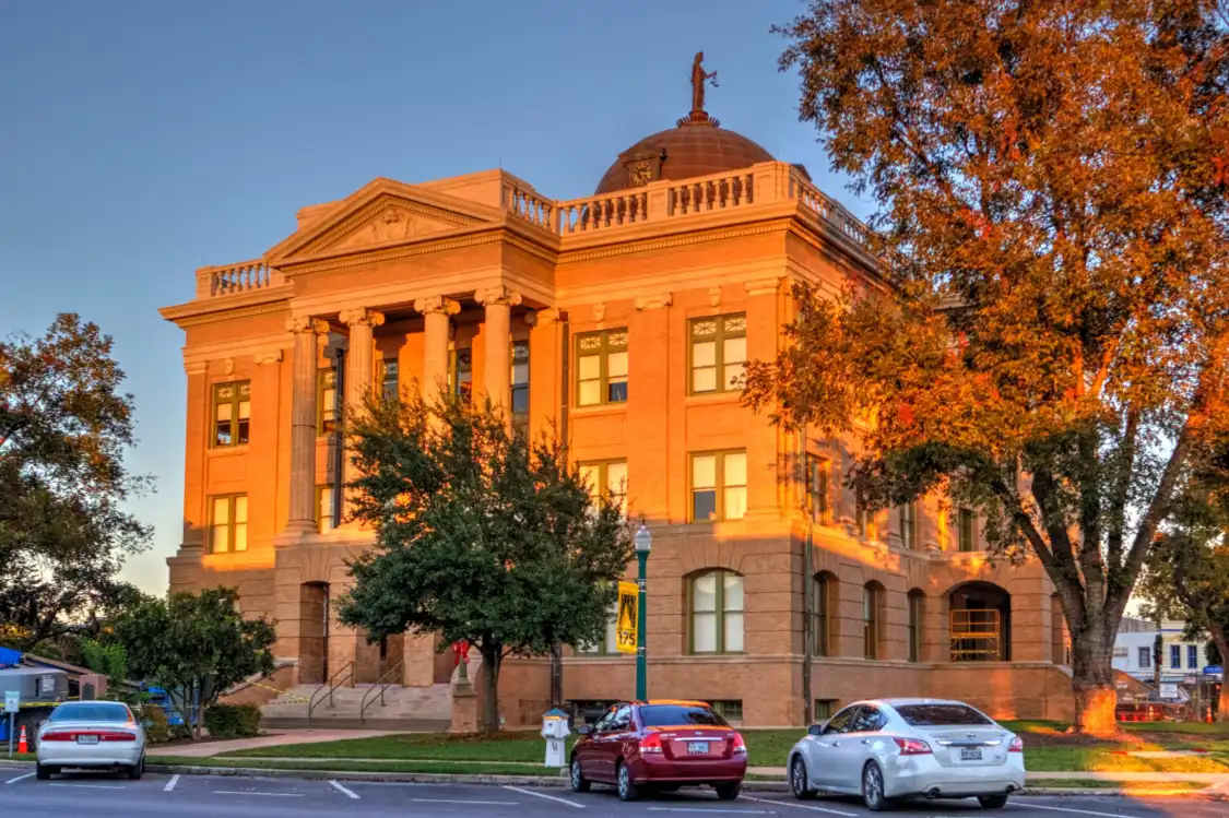 Hotels near Williamson County Courthouse
