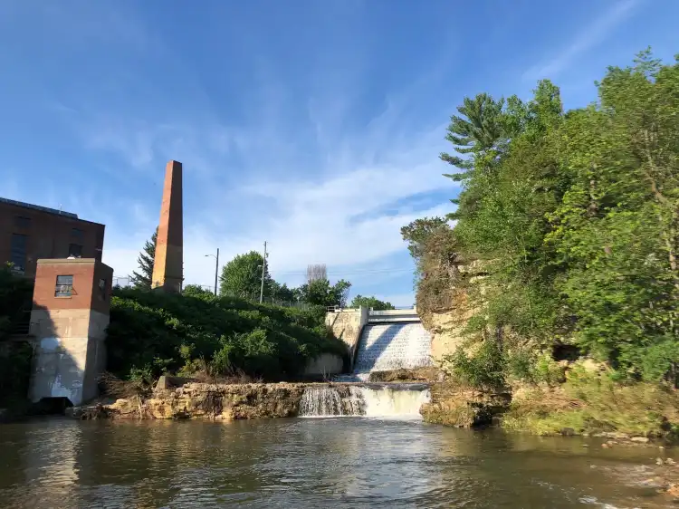 裡弗福爾斯住宿飯店