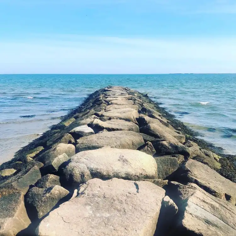 Hotels near Keyes Memorial Beach