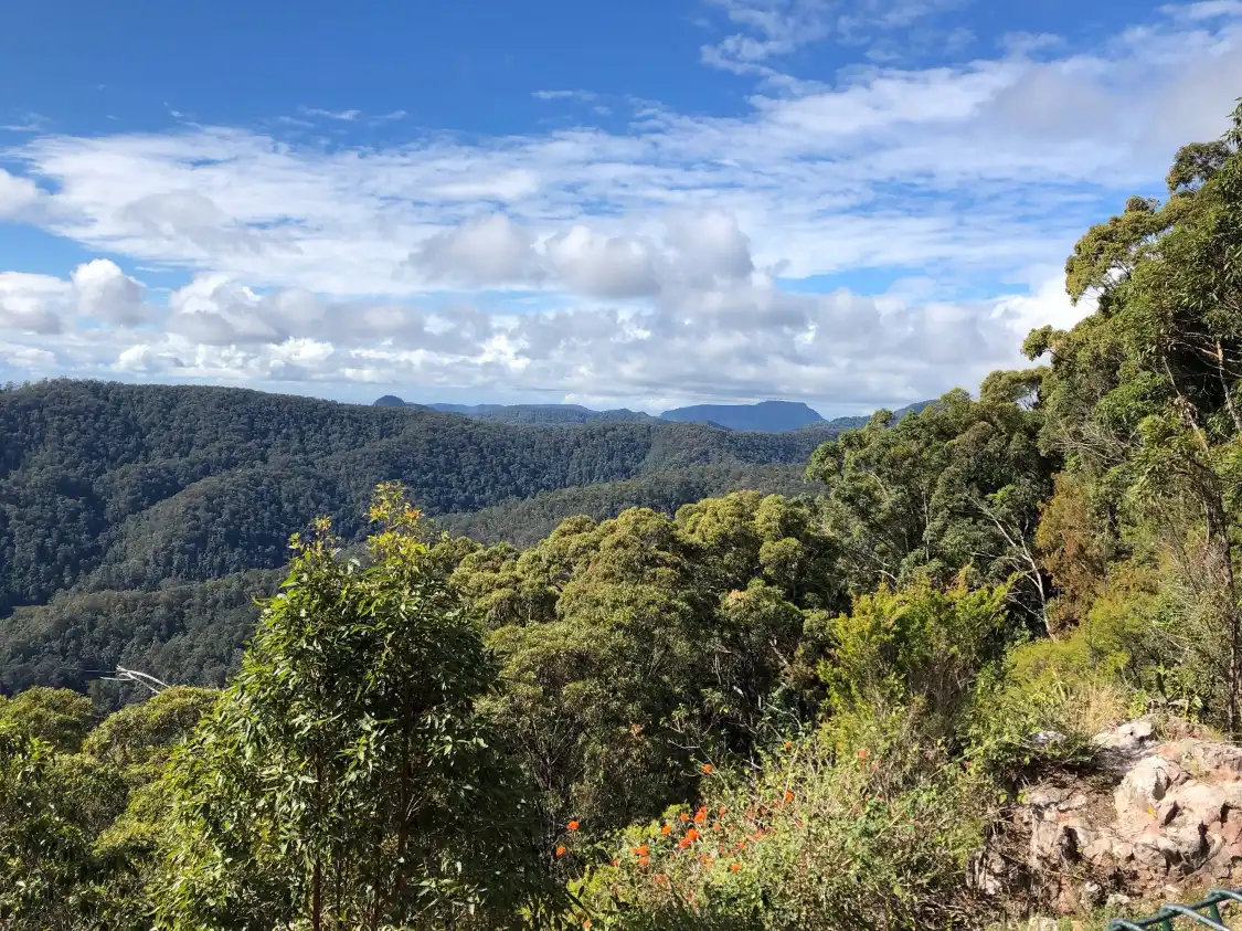 Hotels near Wunburra Lookout