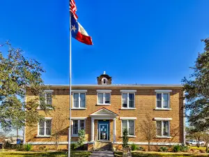 McMullen County Courthouse