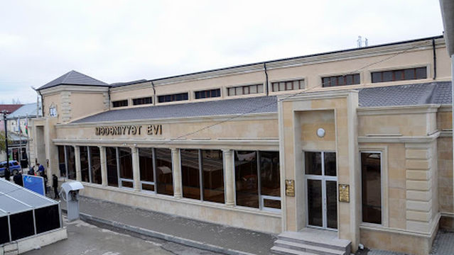 Binəqədi Rayon Mərkəzi Mədəniyyət evi