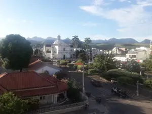 Tito Square Guilherme de Azevedo