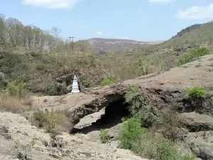 Natural Stone Bridge (नैसगि॔क दगडी पुल)