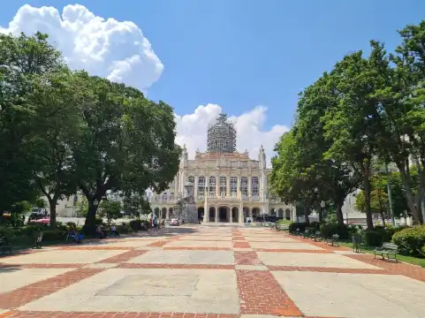 Hoteles cerca de Museo de la Revolución