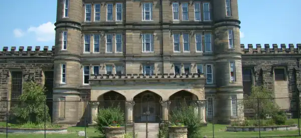 Hotels in Moundsville