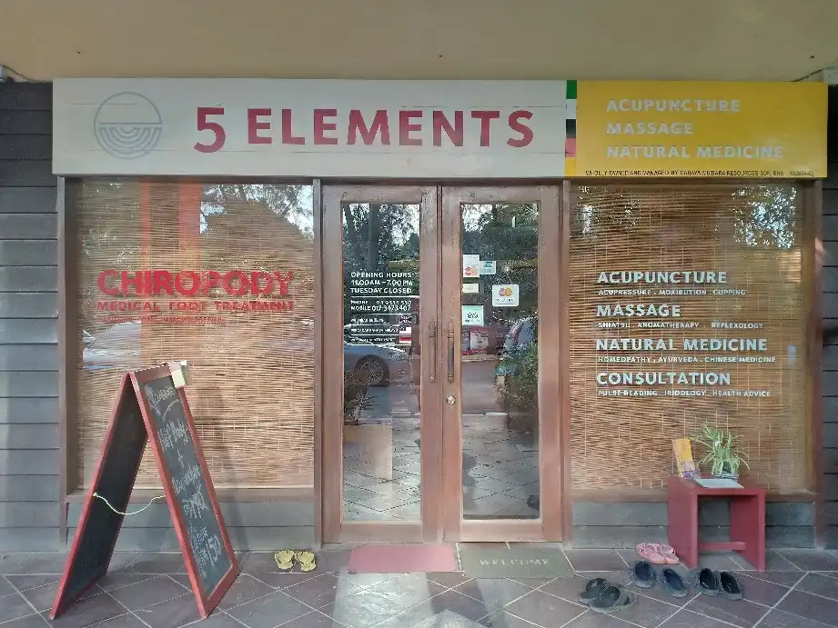 Hotels near 5 Elements
