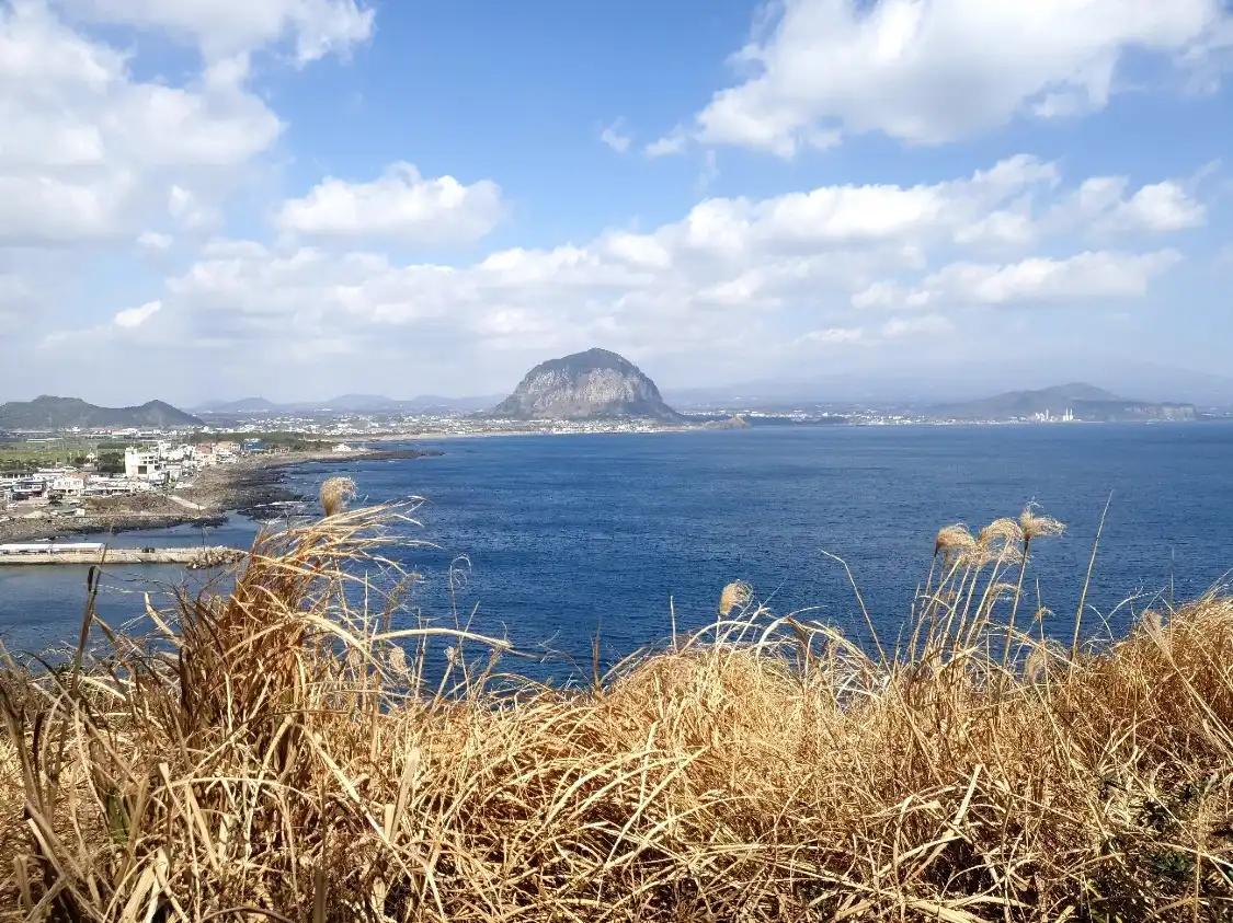 Hotels near Sanbangsan