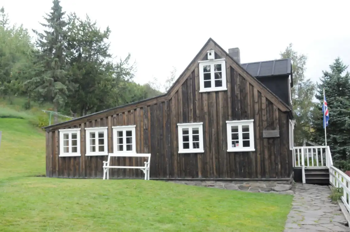 Hotels near Nonnahús