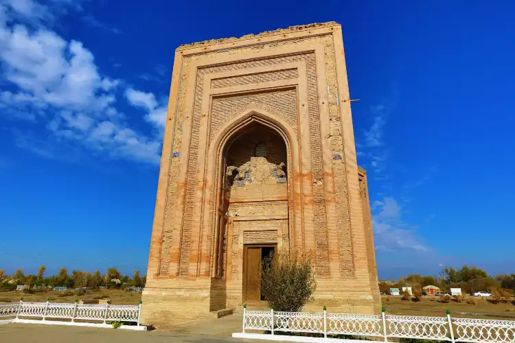 Hotels near Sultan Ali Mausoleum