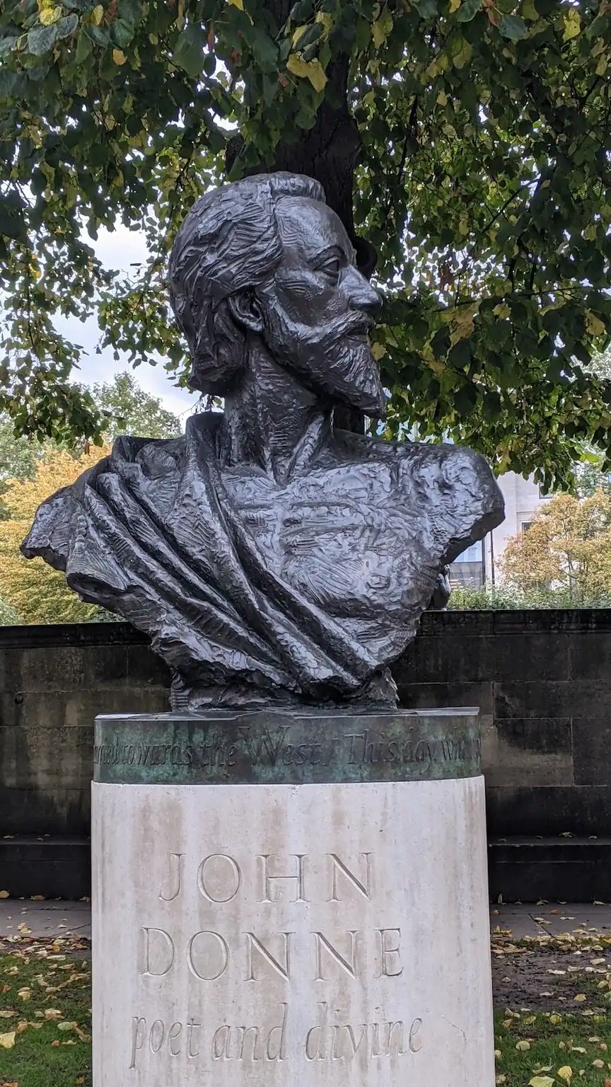Hotels in der Nähe von Bust of John Donne