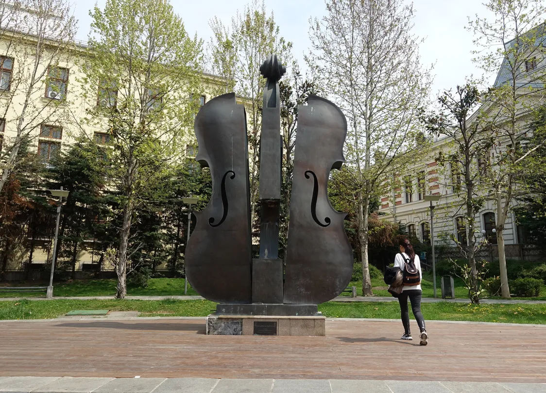 2_Broken Violin Fountain