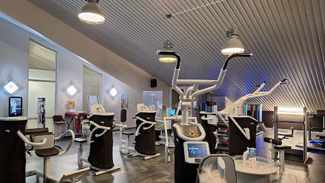 Rose Court / Rosenhof Riding School