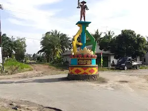 Tugu Pak Tani Adiluhur