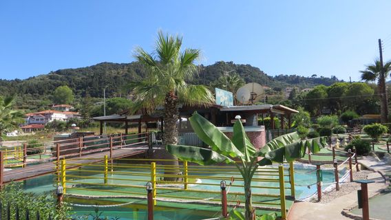 Molly Malones & Fantasy Mini Golf